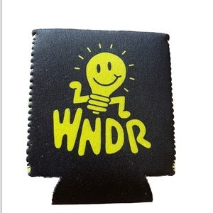 New Wndr Museum Happy Face  Beer Beverage Soda Holder Koozies Insulator